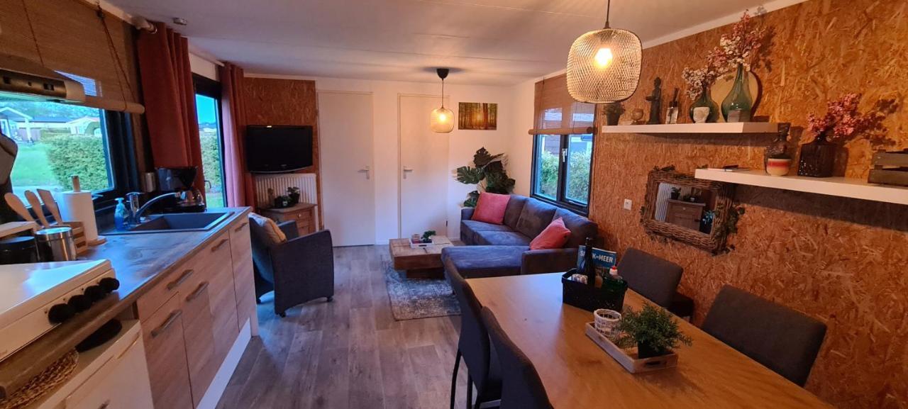 Gezellige Chalet Met Grote Privetuin. Dronrijp Exteriör bild